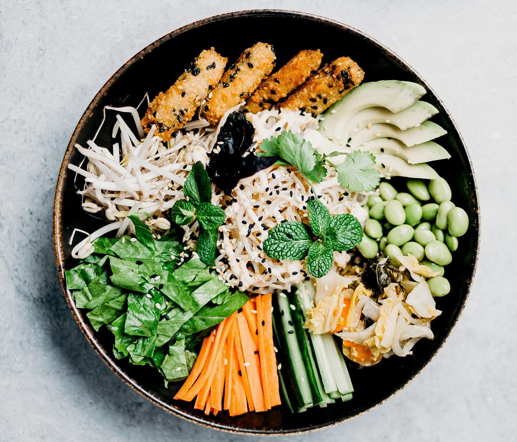 Hennepzaad op een salade