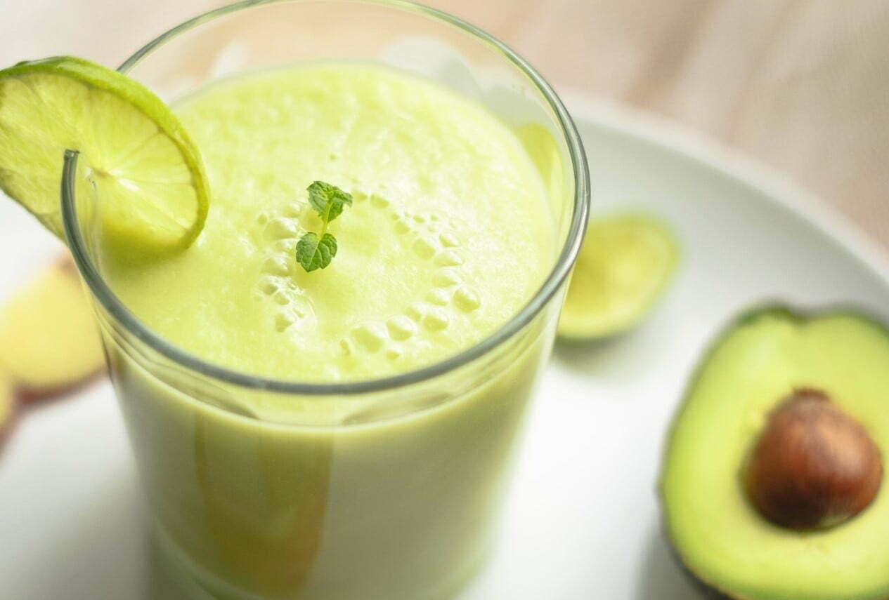 avocado smoothie uitgelichte afbeelding