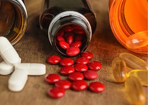 De Waarheid over Synthetische Supplementen controleer de ingredienten supplementen in potje