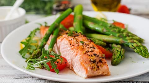 Zalm en groenten als ontstekingsremmende voedingsmiddelen